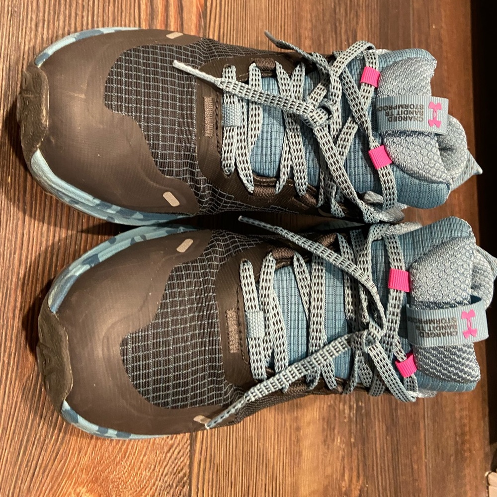 Women’s under armour sneakers